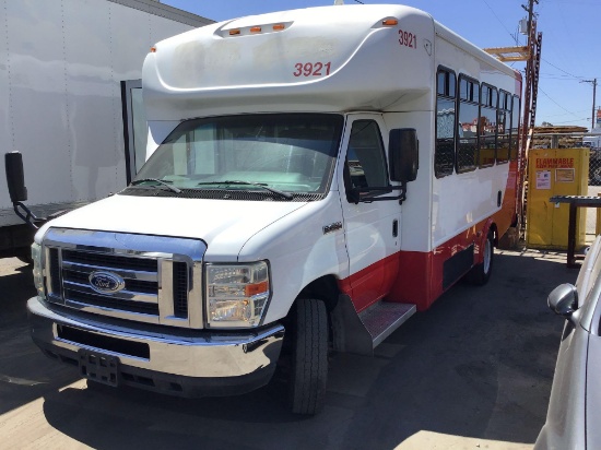 2014 Ford E-450 14 Passenger Bus with Wheelchair Ramp 14,500 G.V.W.R.