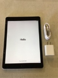 32GB Apple iPad 9.7in 6th Generation WiFi-Only in Space Gray ***PROFESSIONALLY RENEWED***
