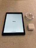 128GB Apple iPad 9.7in 6th Generation WiFi-Only in Space Gray***PROFESSIONALLY RENEWED***