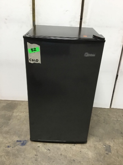 Midea 3.3 cu. ft. Compact Refrigerator***GETS COLD***