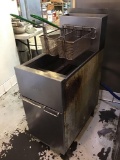 Dean 35-43 lb. Commercial Gas Twin Fryer Super Runner Floor Fryer