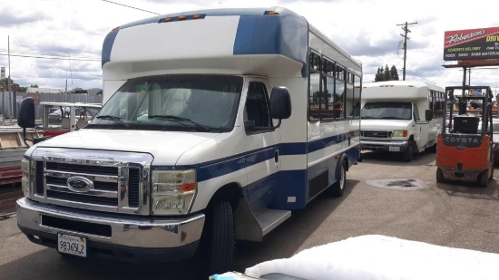 2008 Ford E-450 12 Passenger Bus with Wheelchair Lift*FOR DEALER/EXPORT ONLY*