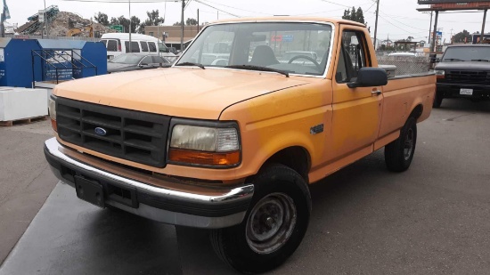 1997 F-250 with Maxon 1000lbs Capacity Lift Gate