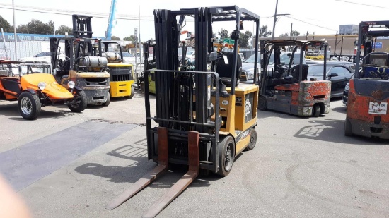 CATERPILLAR 36v 5000lbs. Triple Stage Mast Forklift with Charger