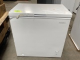 Insignia 7.0 Cu. Ft. Chest Freezer in Whit*GETS COLD*TOP LEFT DAMAGED*