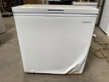 Insignia 7.0 Cu. Ft. Chest Freezer in Whit*GETS COLD*BOTTOM RIGHT DAMAGED*