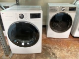 LG 7.4 cu.ft. Gas Dryer and 4.5 cu.ft. Front Load Washer Pair in White*PREVIOUSLY INSTALLED*