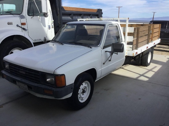 1986 Toyota Dual Rear Wheel Pickup Truck with 10ft. Stake Bed*NOT RUNNING*