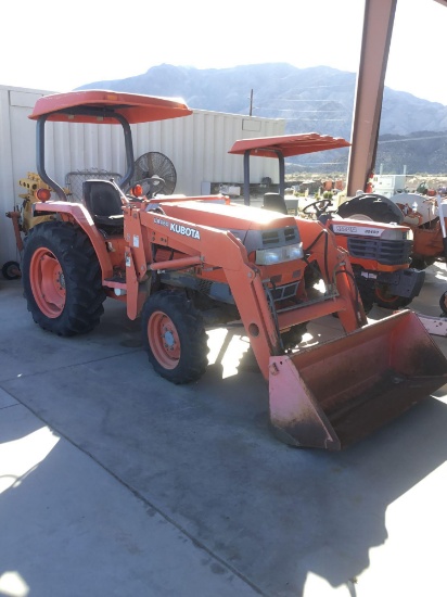 Kubota Tractor L3300 with 5ft. Loader Bucket*RUNS*