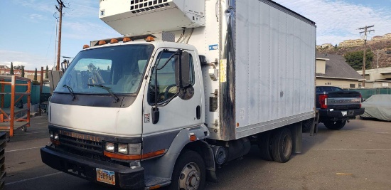 2001 Mitsubishi Fuso 14ft. Refrigerated Box Truck with Thermo King MD-II SR with 17,995 G.V.W.R.