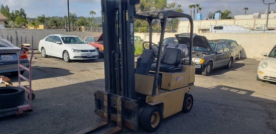 CATERPILLAR LPG 4,000lbs Capacity Forklift with Side Shift