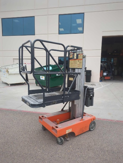 2006 JLG Battery Operated 12Ft Vertical Lift*NOT TESTED*