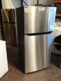 Frigidaire 20 Cu. Ft. Top-Freezer Refrigerator*COLD*PREVIOUSLY INSTALLED*