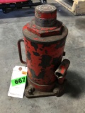 Red 10 Ton Bottle Jack