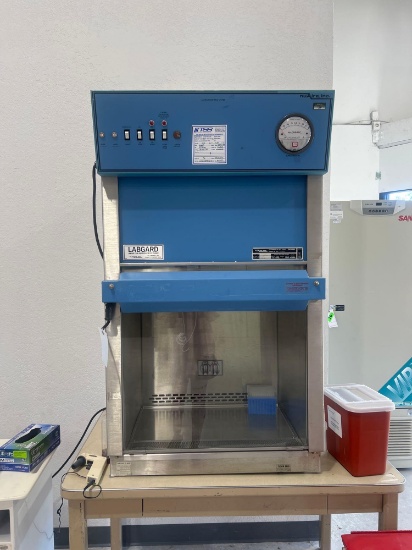 Labgard laminar flow biological safety cabinet