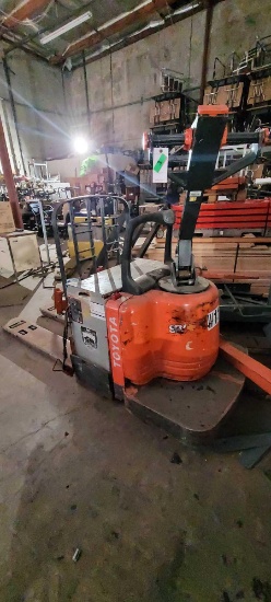 Toyota Electric 6HBE30 Walkie / Rider 6000lb Pallet Jack