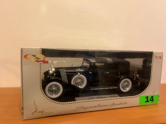 1930 Packard LeBaron 1/18 Die Cast Collectible