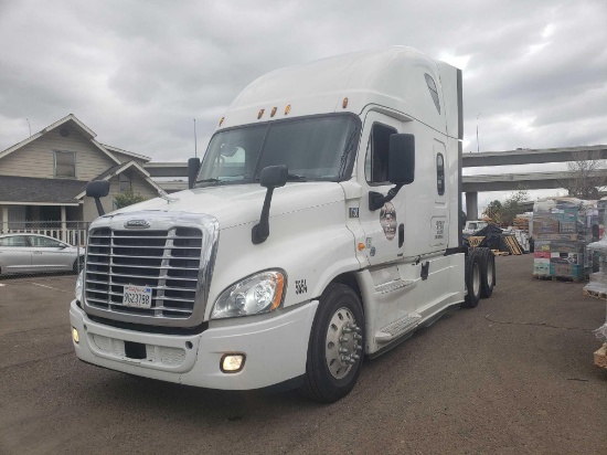 2015 Freightliner Cascadia 125 Sleeper Cab
