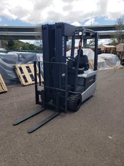 NISSAN 3,000lbs Capacity 36v Forklift with 4 Stage Mast