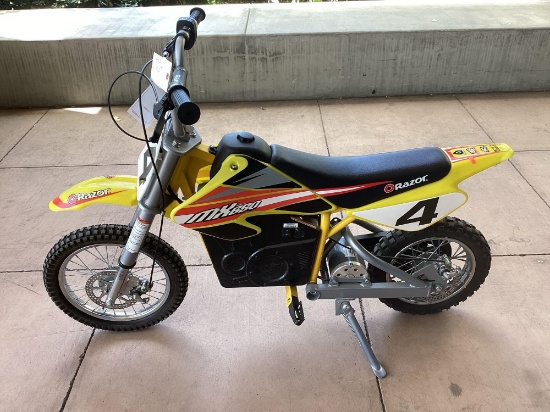 Razor Dirt Rocket MX650 electric bike*TURNS ON*