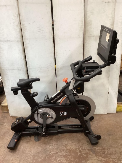 Nordic Track Stationary Bike*DOES NOT TURN ON*