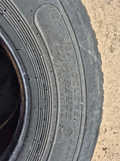 18-19.5 Truck Tire