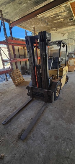 CAT V50 Forklift (Triple Mast)