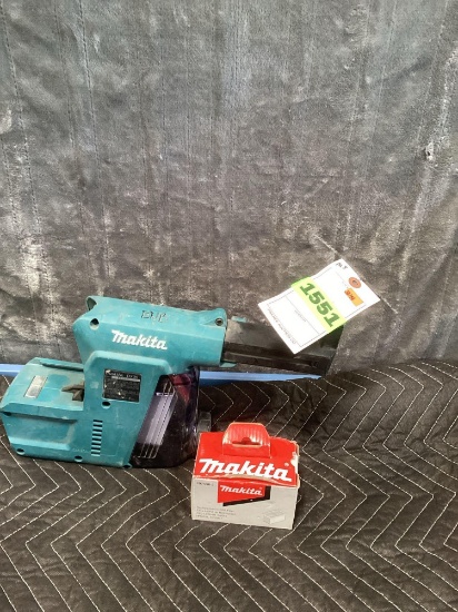 Makita DX06 Dust Extractor Attachment with HEPA Filter Cleaning Mechanism