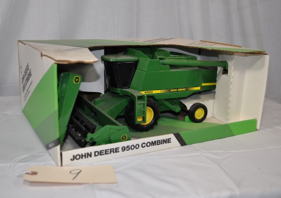 Ertl John Deere 9500 Combine - 1/28th scale