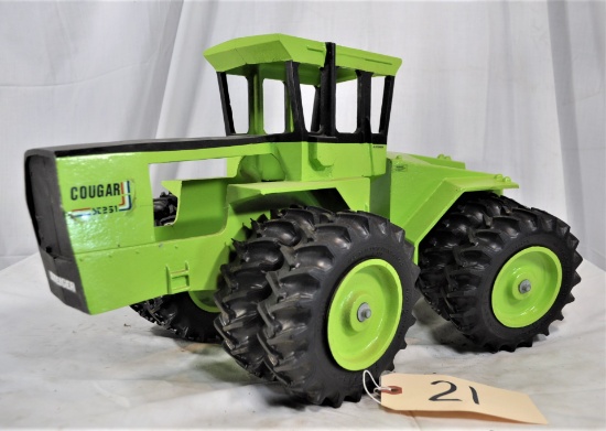 Steiger Cougar SC251 with duals - no motor - includes box - 1/12th scale