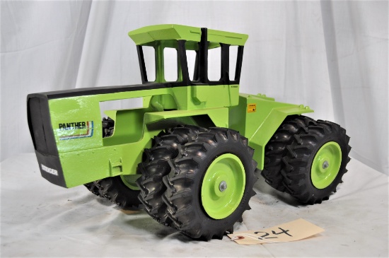 Steiger Panther with duals - no motor - includes box - 1/12th scale