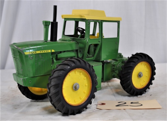 John Deere 4-wheel drive tractor with cab - box included - 1/16th scale