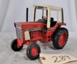 International 1086 tractor with cab - 1/16th scale - no box