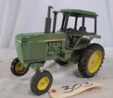 John Deere 4450 tractor with cab - 1/16th scale - no box