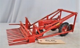 IH tractor with Farmhand loader - 1/16th scale - no box