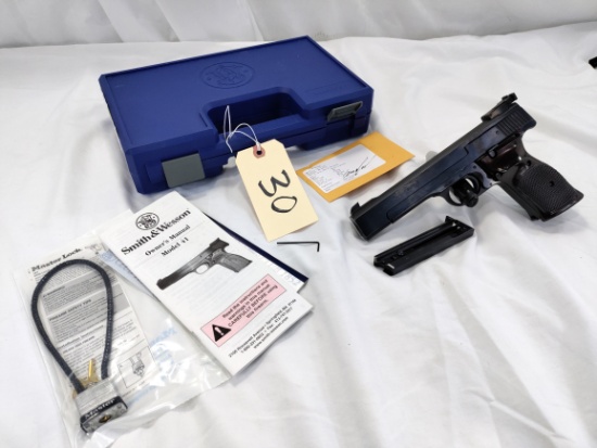Smith & Wesson .22 LR Pistol - Model 41 - 2 Magazines & Hard sided Case - Ser #UBL3827