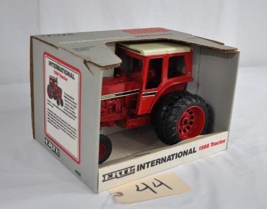 Ertl 1/16th International 1566 Tractor - Special Edition