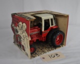 Ertl 1/16th International 1586 Tractor with Cab - Box damaged