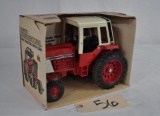 Ertl 1/16th International 1586 Tractor with Cab