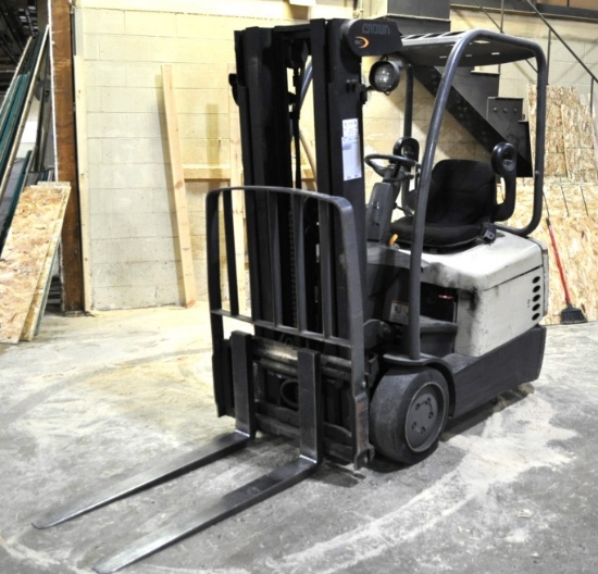 Crown SC Electric Forklift 4000 Series with GNB SCR Charger FLX
