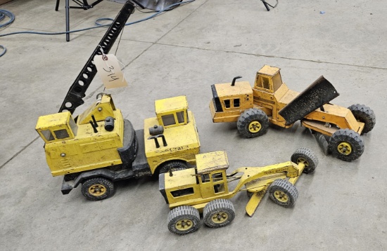 3 Tonka sandbox toys