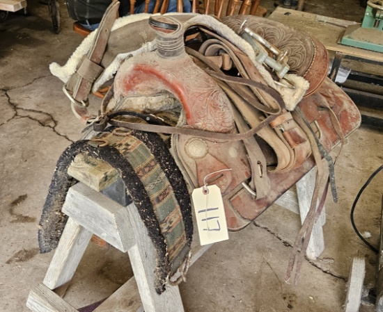 Saddle with stand & extra stir-ups