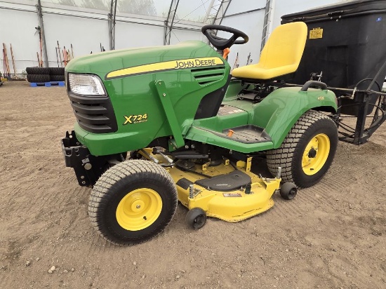 John Deere X724 Ultimate Lawn Tractor