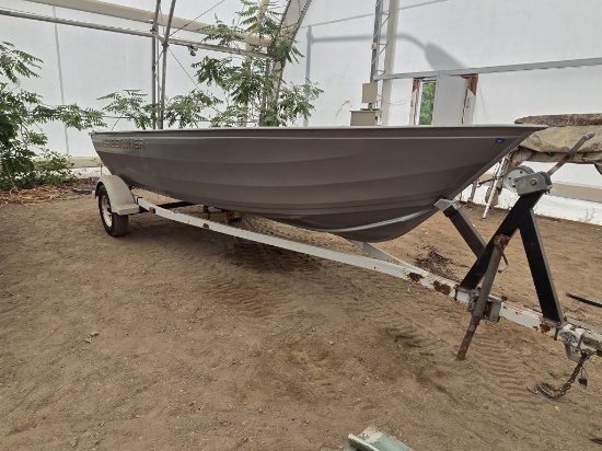 Crestliner Sportsman 14 Deep V Boat on Bunk Style Trailer