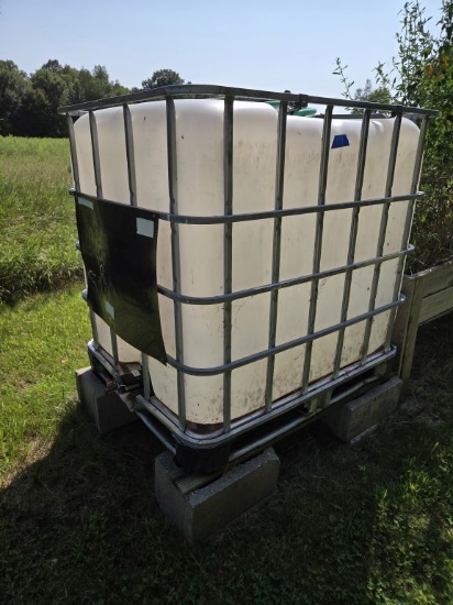4' x 3'x 40" Water Storage Tank with Pallet/Cage