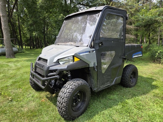 2022 Polaris Ranger EV UTV 4x4 - 47 hrs - Onboard charger - Soft Doors - Manual Dump Box