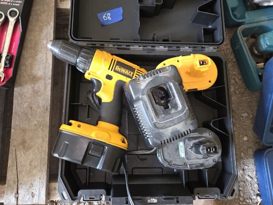 18Volt Dewalt Drill with 3 Batteries & Charger