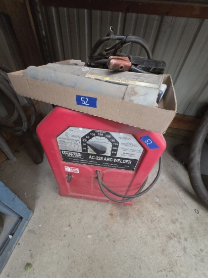 Lincoln Electric AC-225 Arc Welder with Leads and Welding Rod