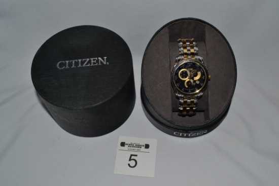 Citizen Eco-Drive Men's Watch in Stainless and Gold tone with box