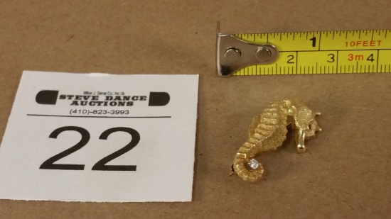 18K Yellow Gold Pin